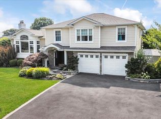 70 Gloucester Rd, Massapequa, NY 11758