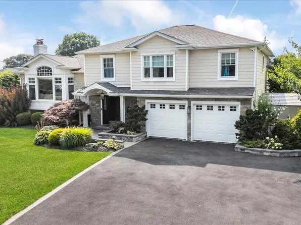 70 Gloucester Road, Massapequa, NY 11758