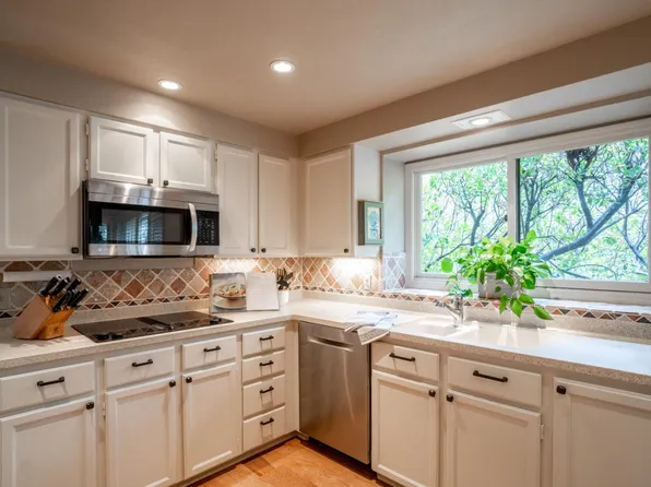 114 White Oaks Ln, Carmel Valley, CA 93924