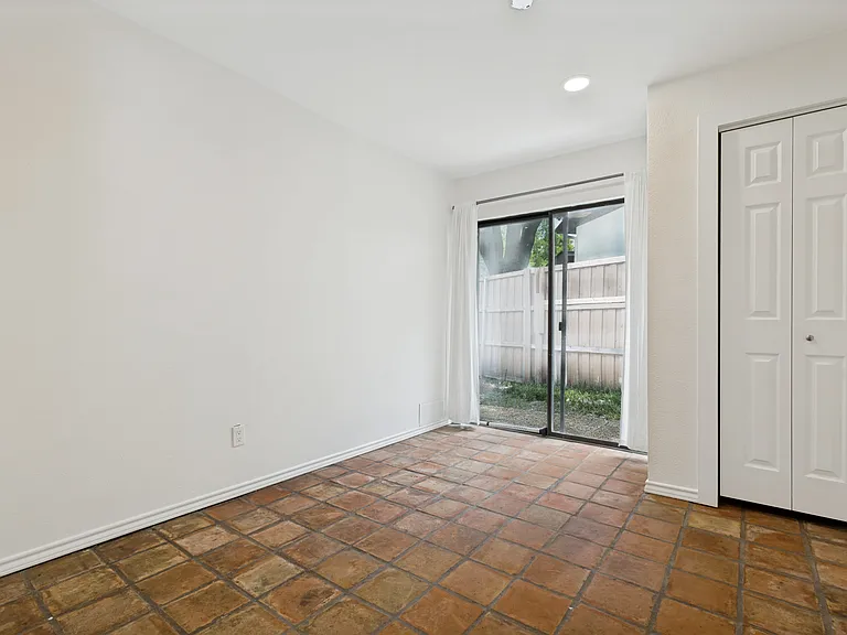 5045 Thunder Rd — Photo 11