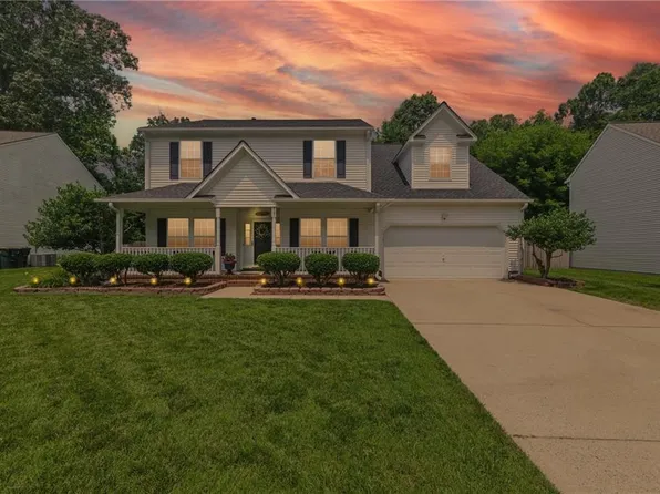 207 Robin Hood Dr, Yorktown, VA 23693