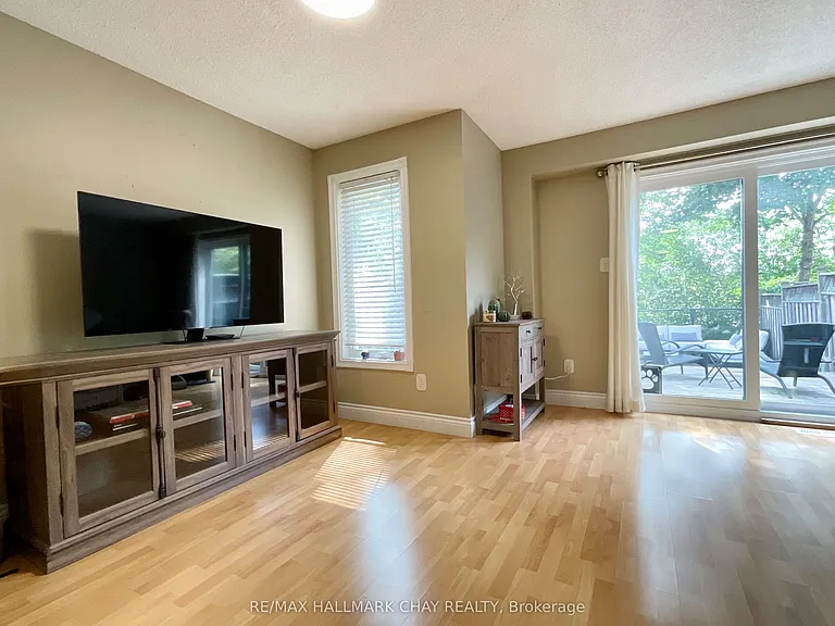 14 Gardenia Way — Photo 2