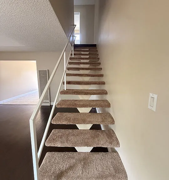 6233 Clybourn Ave — Photo 7