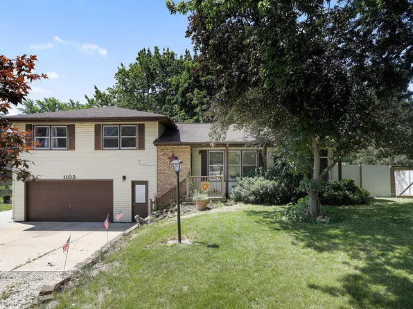 1105 W Frances Dr, Mahomet, IL 61853