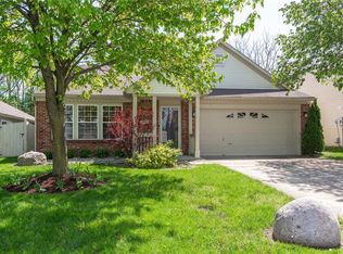9225 Crossing Dr, Fishers, IN 46037
