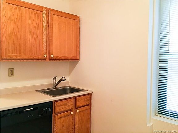 5th image of 126B Hoyt St #2H