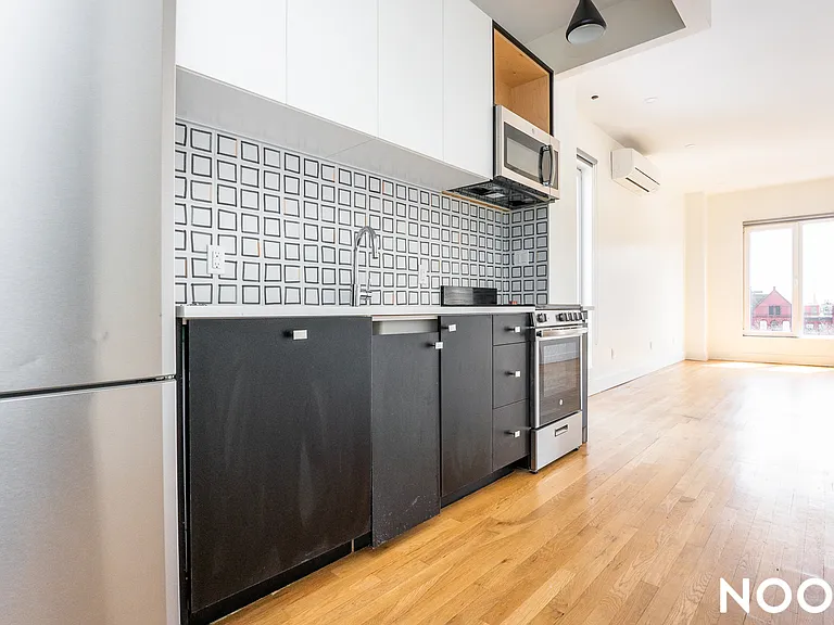887 Lexington Ave #4F — Photo 2