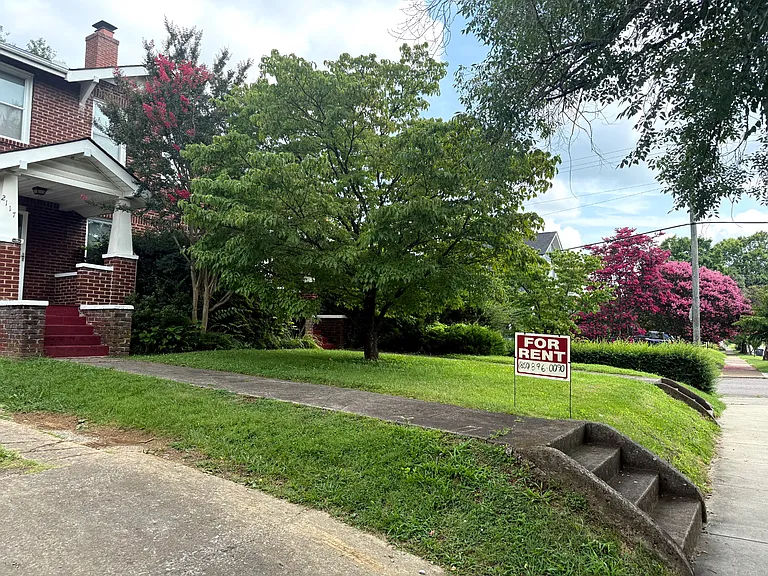2117 Fairmont Blvd NE — Photo 14