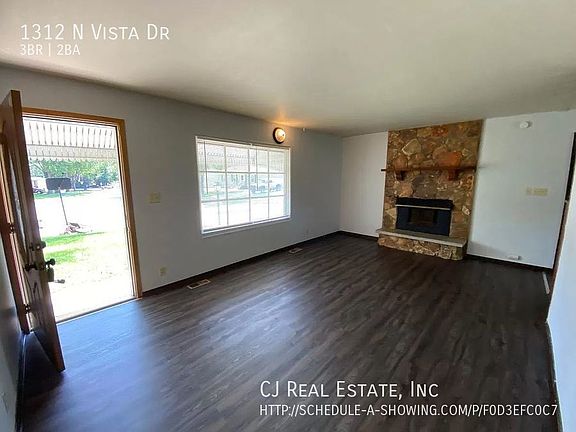 3rd image of 1312 N Vista Dr