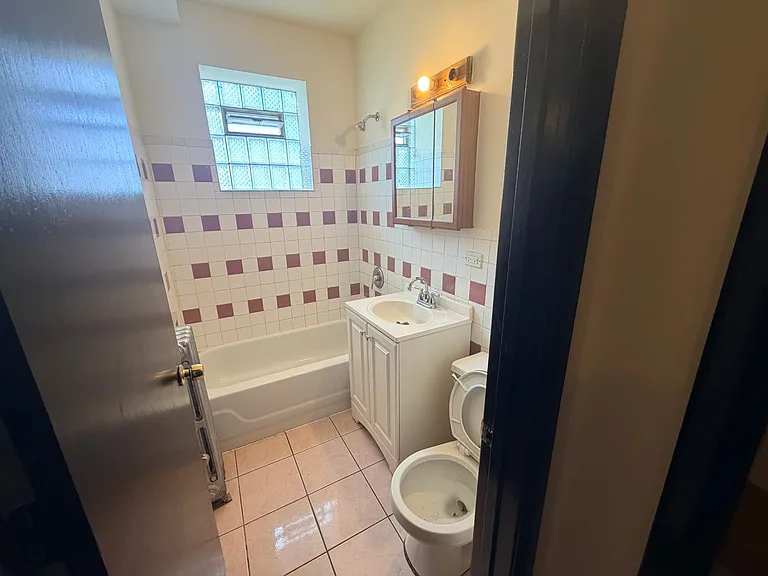 6822 S Perry Ave #3W — Photo 2