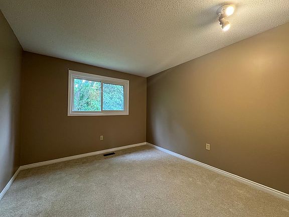 5th image of 20 Paulander Dr #23