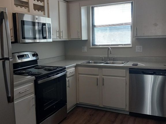 2nd image of 9604 W 87th St