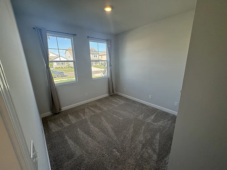 511 Forsberg Ct — Photo 3