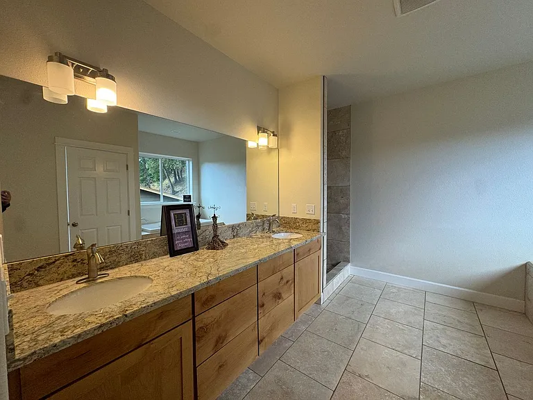 1811 NE Alameda Ave — Photo 20