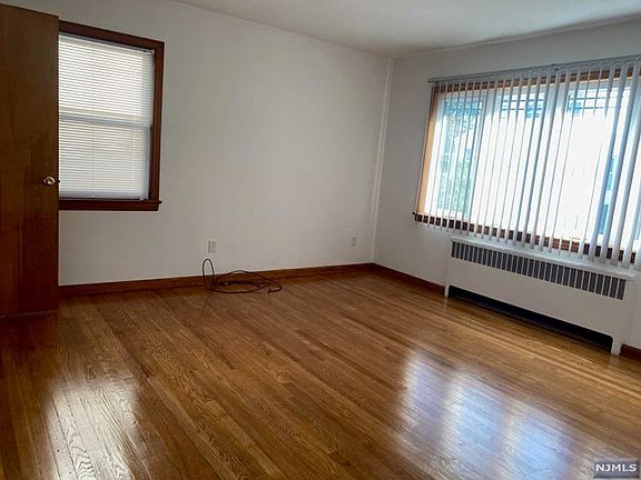 4th image of 60 Crystal St