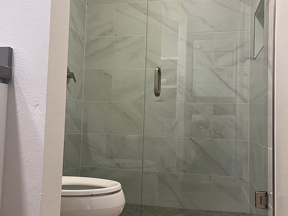 3rd image of 532 Via De La Valle