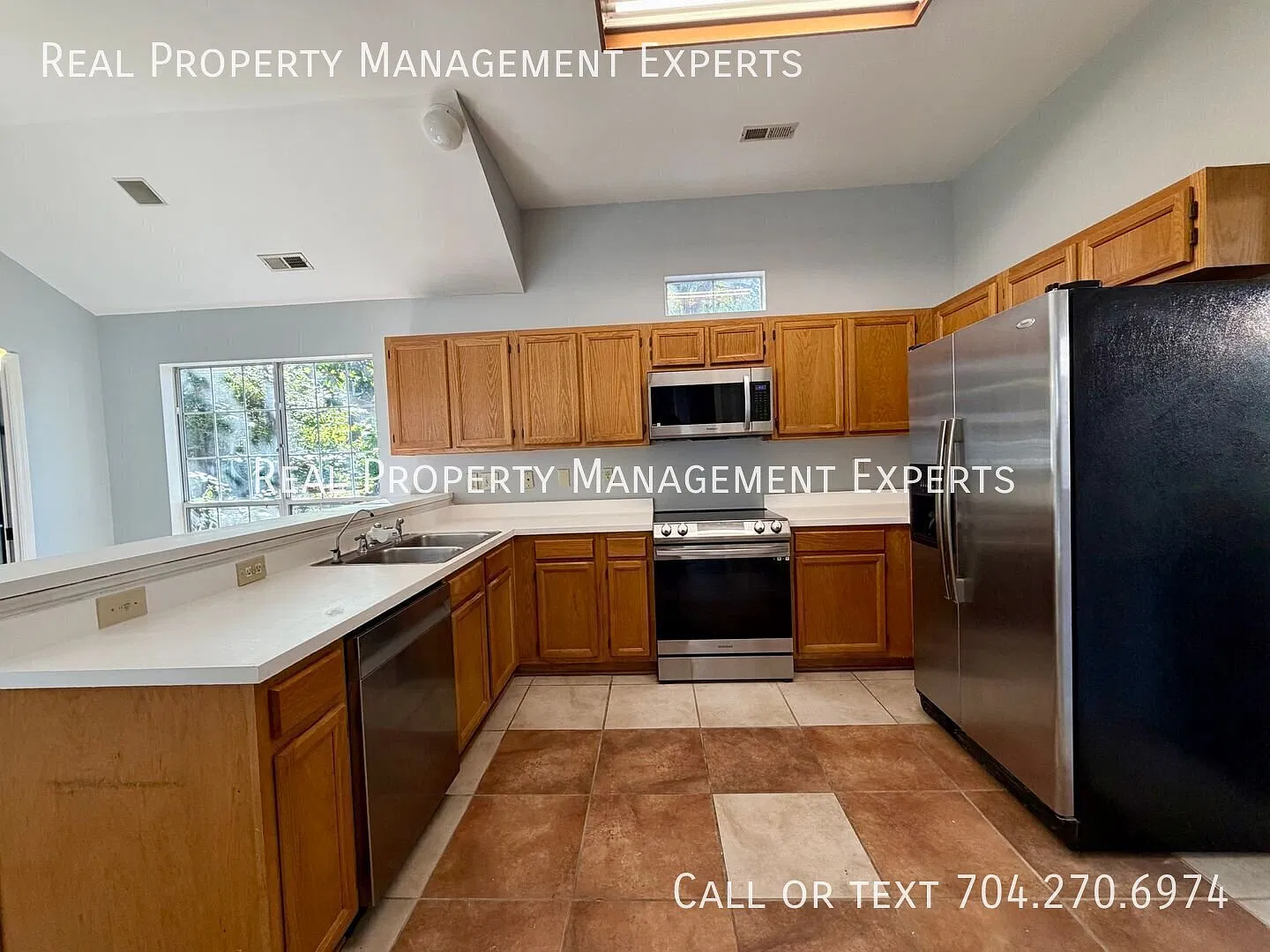Beautiful 3BR/2BA Home in Charlotte! — Photo 2
