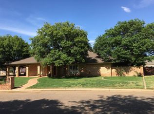 214 Navasota Dr, Plainview, TX 79072