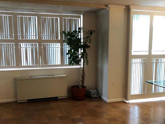 4th image of 10401 Grosvenor Pl APT 822