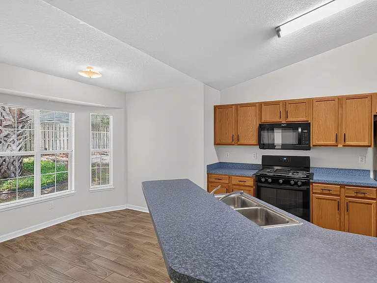 8038 SW 67th Rd — Photo 18