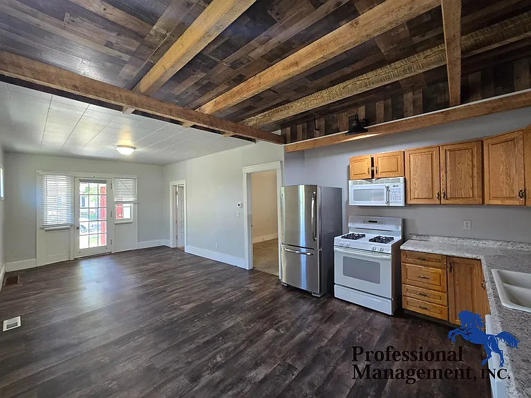107 Custer Ave — Photo 3