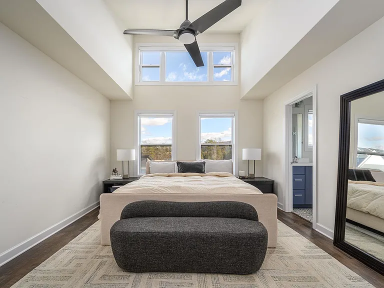 735 Lochlyn Hill Dr — Photo 14