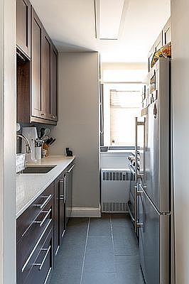 5th image of 310 E 46th St APT 19V