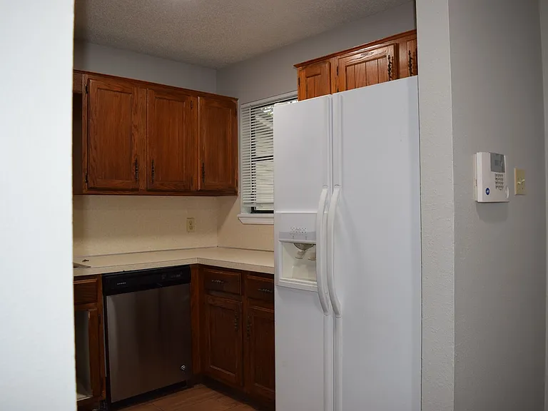 121 Perth Ct — Photo 6
