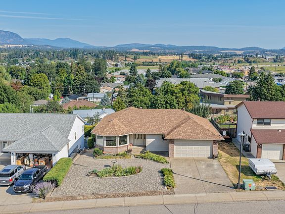 2nd image of 2650 Catherine Cres