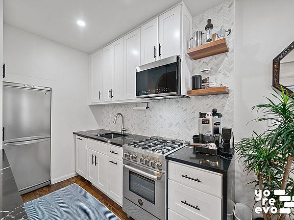 5th image of 2 Grove St APT 5E