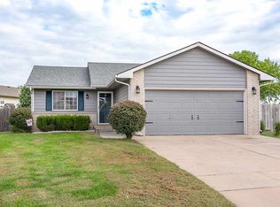 832 Sunrise Cir, Goddard, KS 67052