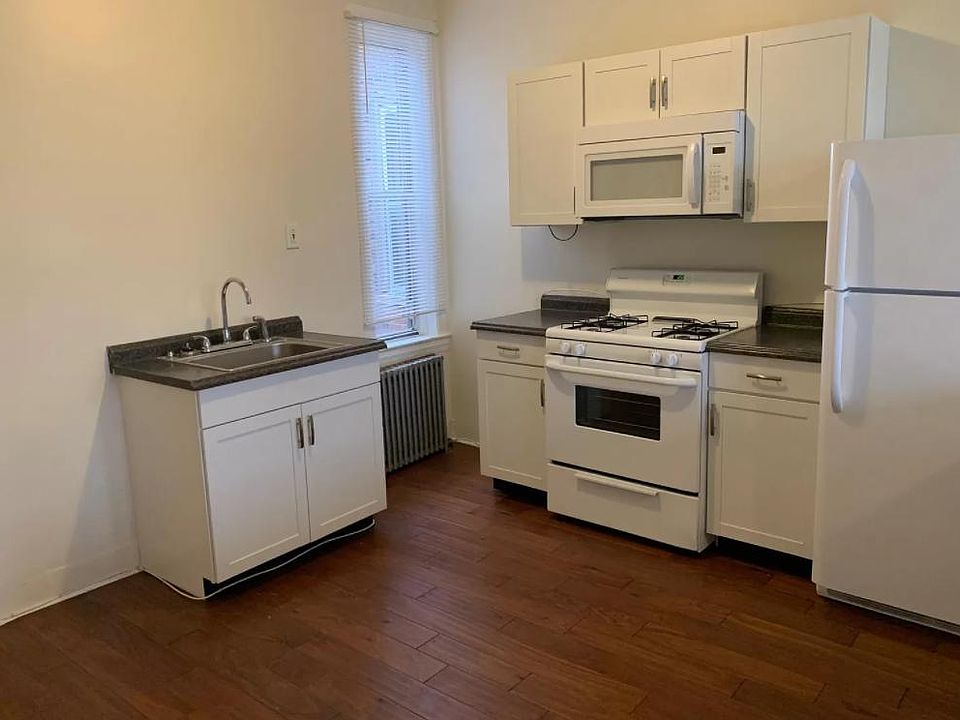 1st image of 6028 Lansdowne Ave Floor 3
