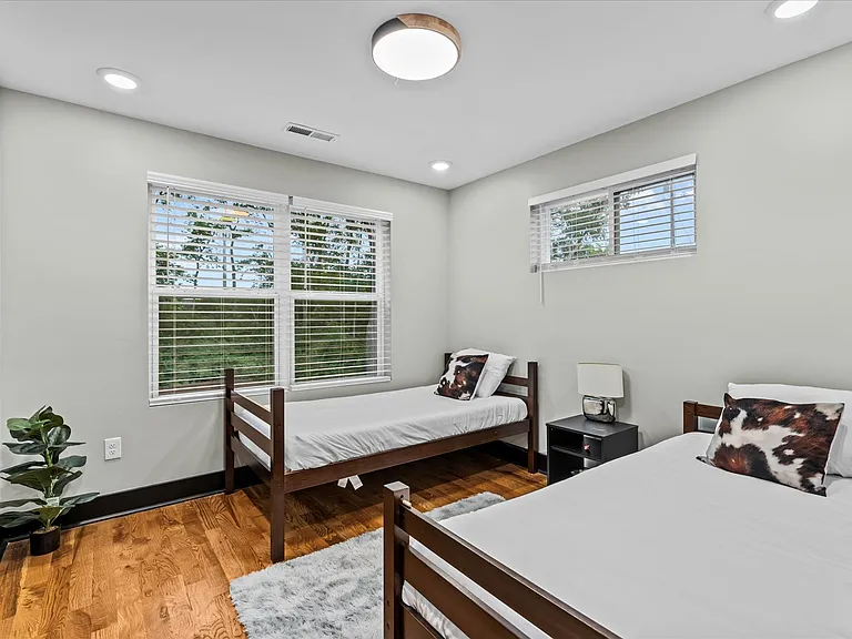 84 Green St — Photo 15