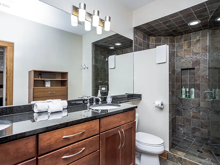 1914 N Wood St #0 — Photo 10