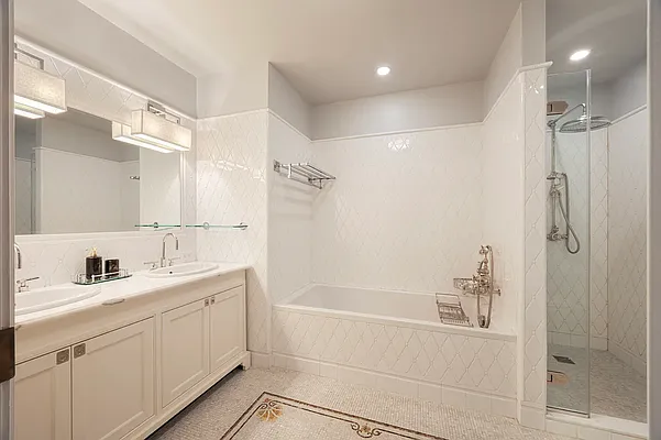Bathroom, photo 1
