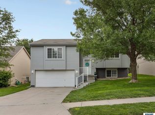 18120 Edna St, Omaha, NE 68136