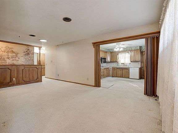 3rd image of 6608 S Villa Ave