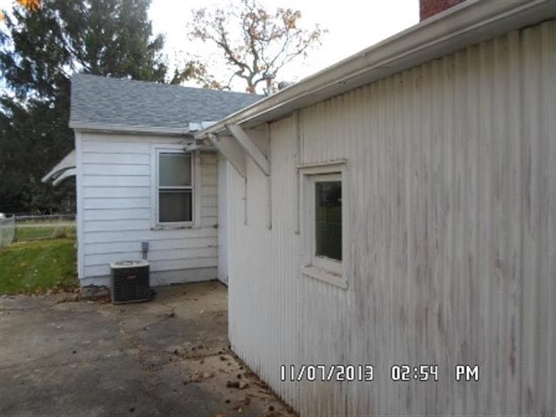 2nd image of 1101 Meadow St
