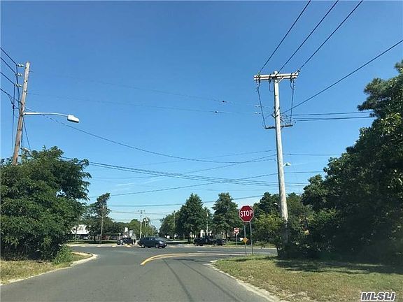 4th image of 627 Coates Ave