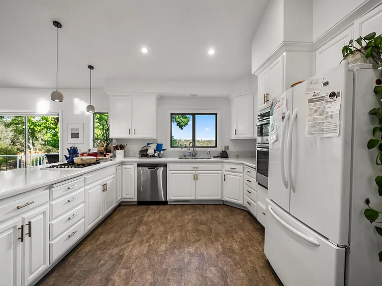 2820 Panorama Dr — Photo 16