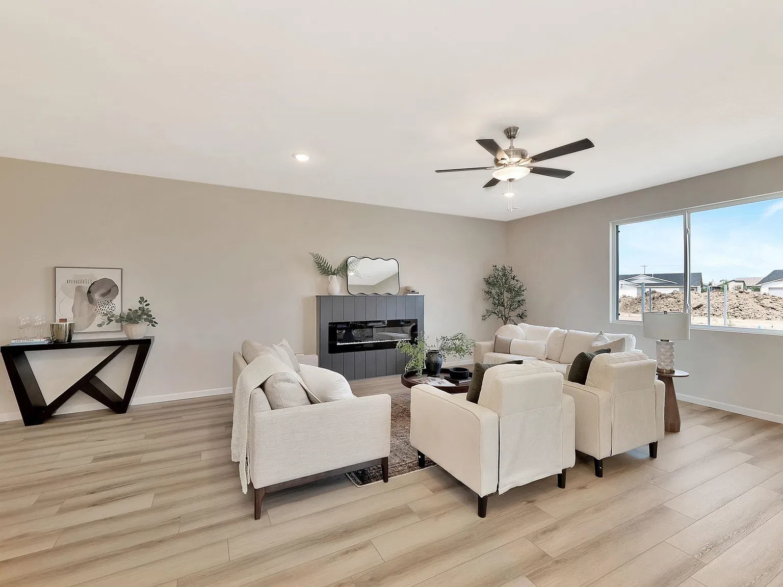 4 bed, 2.5 bath, 3025 sqft, $2,295 — Photo 3