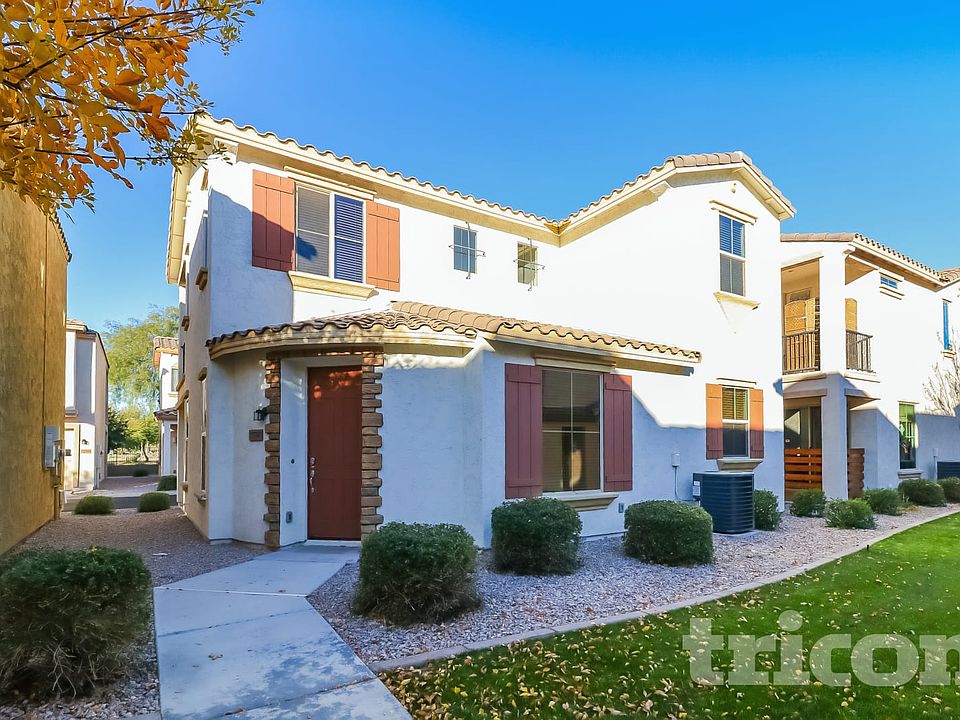 1st image of 17750 W Banff Ln