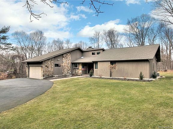 3rd image of 15 Scenic Hill Ln