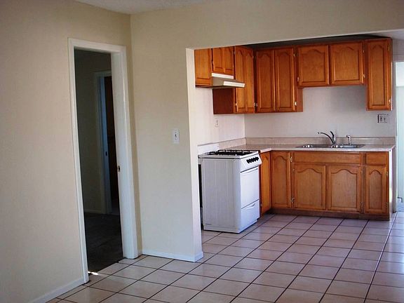 3rd image of 6975 Lake Ave