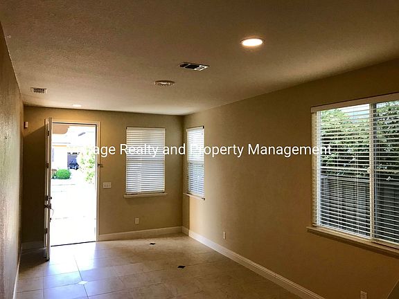 5th image of 244 Lazy Ridge Ave