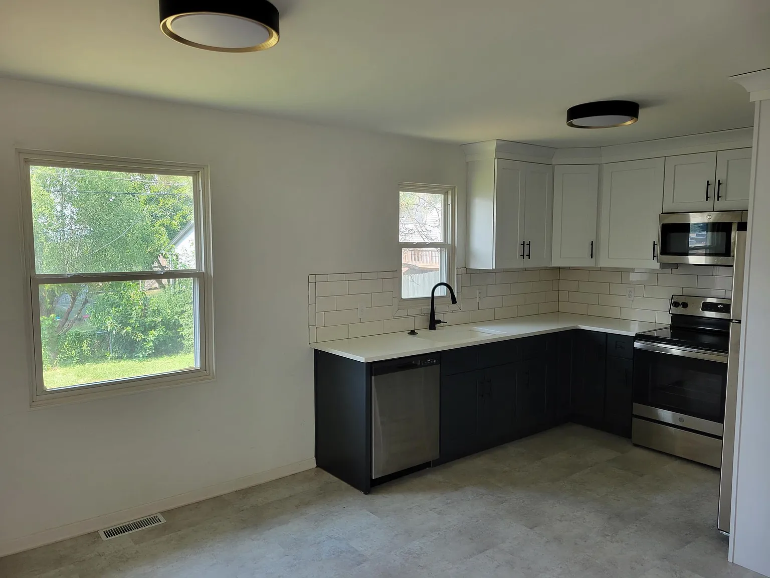 3 bed, 922 sqft, $1,850 — Photo 3