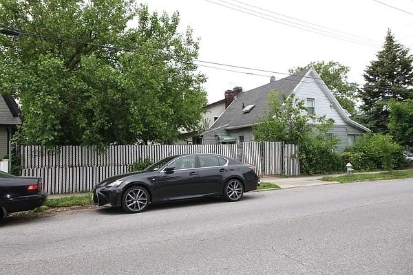 Sold by Ideal Properties Realty, LLC | media 22