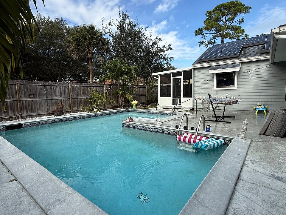 1st image of 465 Oak Shadow Way