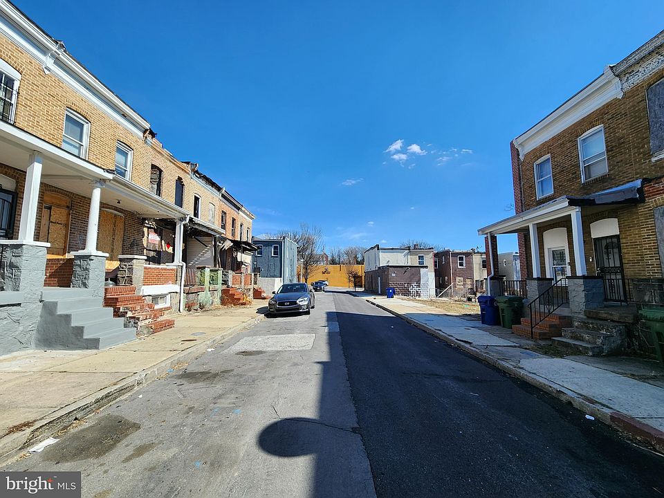2nd image of 2402 Llewelyn Ave