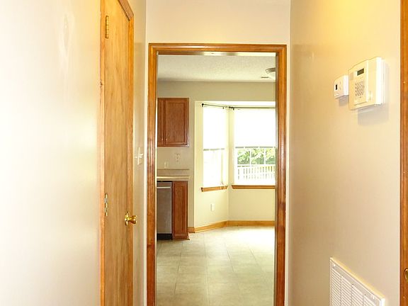 4th image of 120 Stoney Creek Dr